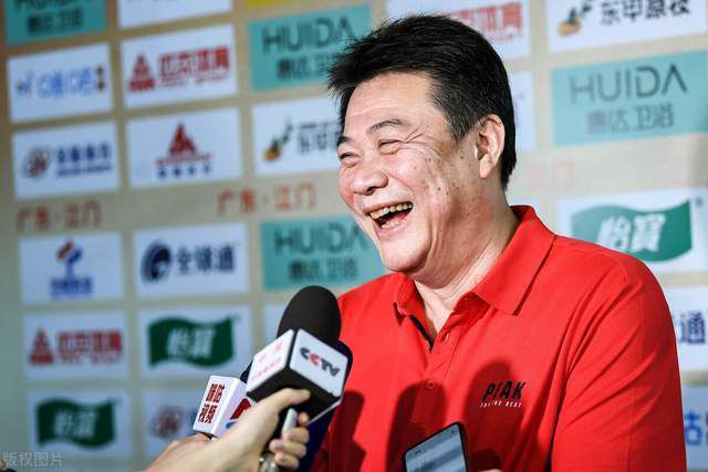 落入继母丝袜圈套成为她的泄欲工具